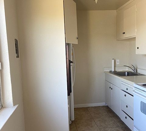 2nd image of 977 Leigh Ave #1