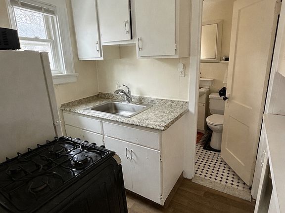 5th image of 60 Harlem St Unit 5