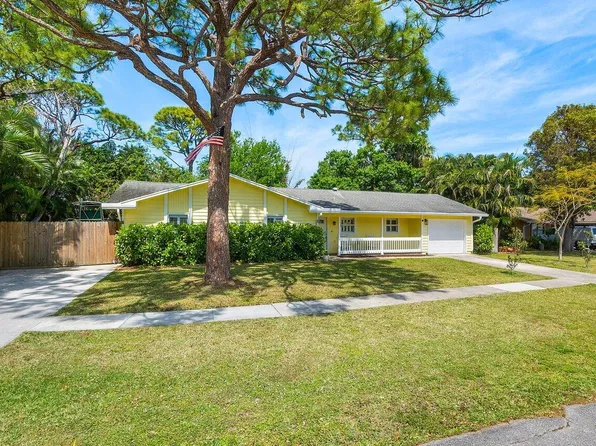 903 Oak Circle, Jupiter, FL 33458