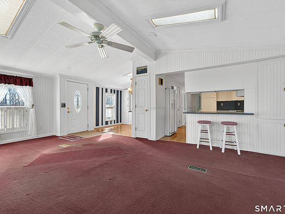 4th image of 82 Colchester Commons