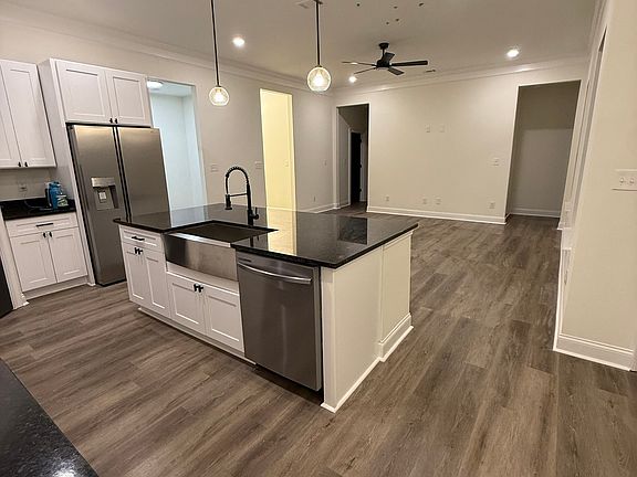 4th image of 60 Tiffany Ln