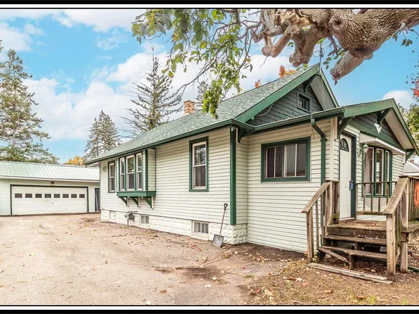 412 W Millard St, New London, WI 54961