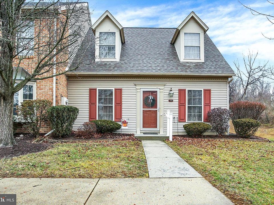 1st image of 322 Woodland View Ct