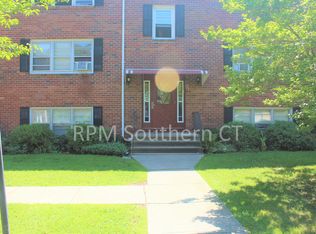 79 Briarwood Ln #79F, Branford, CT 06405