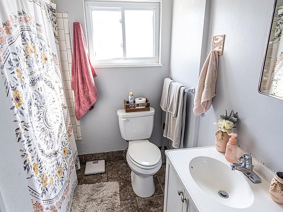 3rd image of 715 Newport Pl