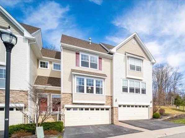 1810 Hawthorn Way, New Windsor, NY 12553