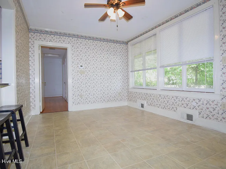 1509 E 4th St — Photo 5