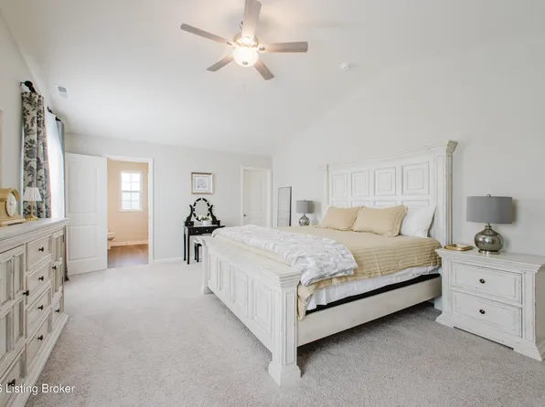 11901 Parkview Trace Dr, Louisville, KY 40229