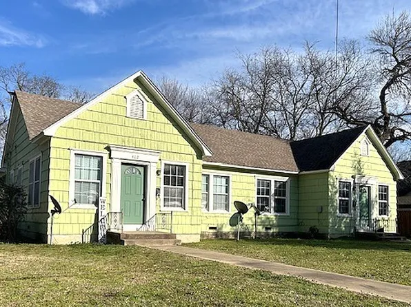 402 & 404 S Grand Ave, Gainesville, TX 76240