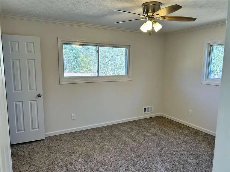 4642 Elmhurst Dr — Photo 24