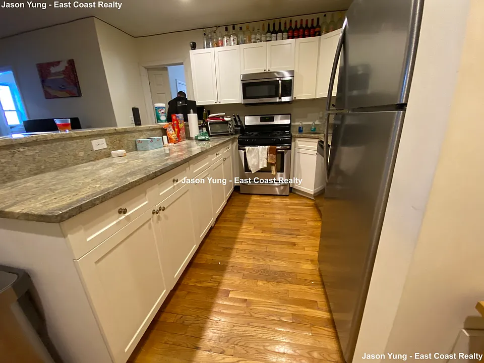 318 Saint Paul St #4