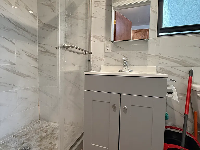 131 N 11th St #2R — Photo 7