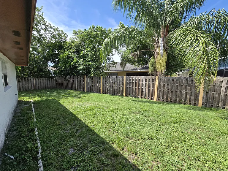 10615 Wyndcliff Dr — Photo 14