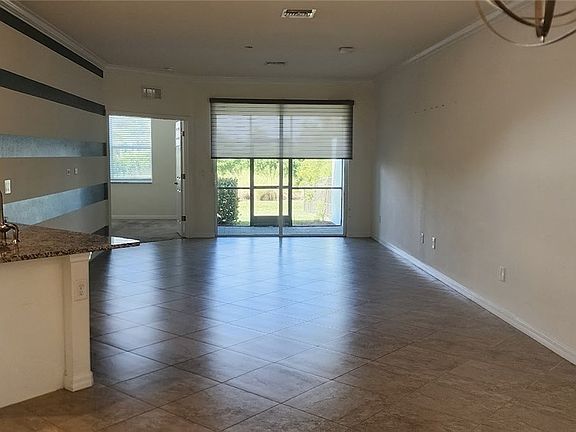 3rd image of 17501 Woodland Ct