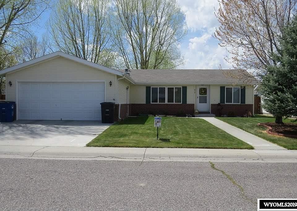 1st image of 610 Pinnacle Dr