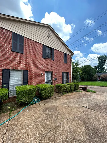 900 Whitworth St #1 Photo 1