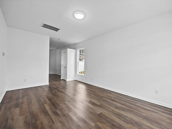 3rd image of 3831 Pin Oak Rd