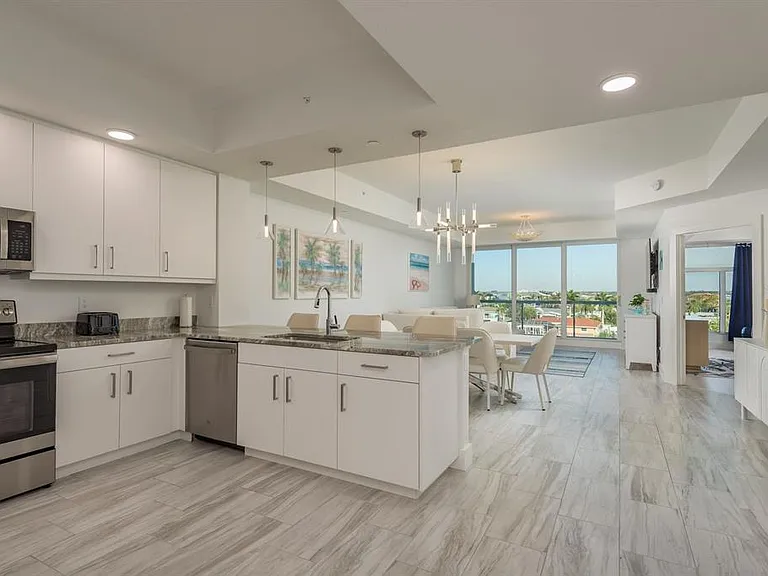 415 Island Way #402 — Photo 8