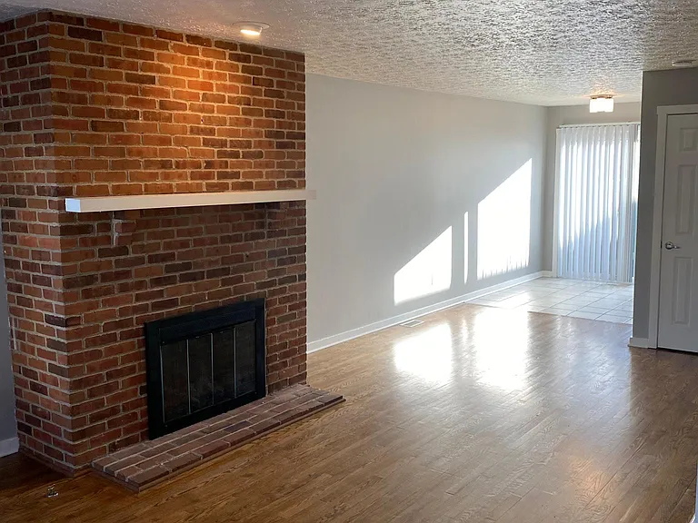 406 Caldy Ct — Photo 3