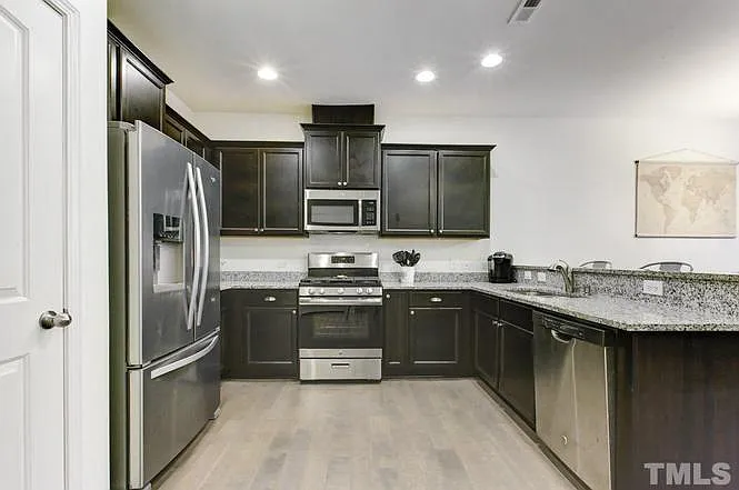 509 Commons Dr — Photo 7