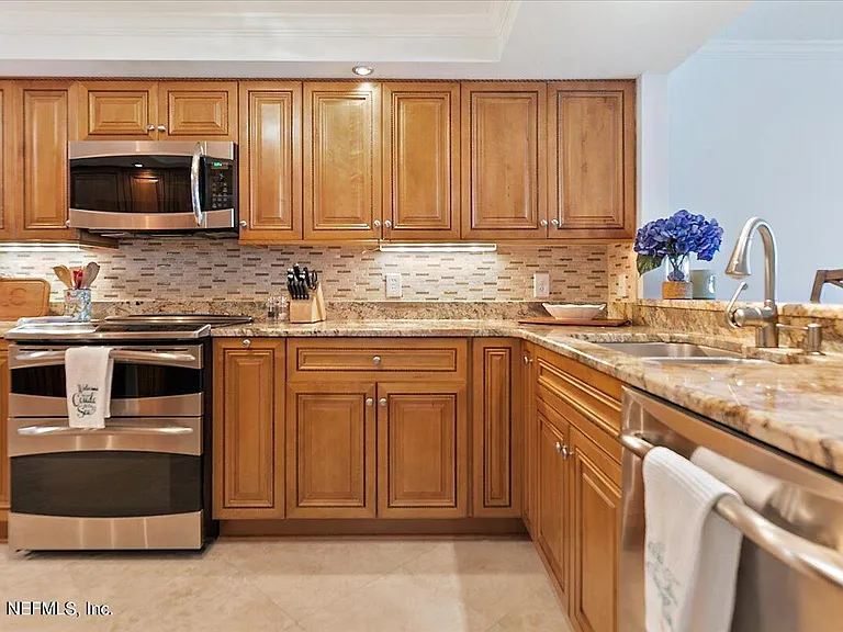 328 Village Dr #B — Photo 4