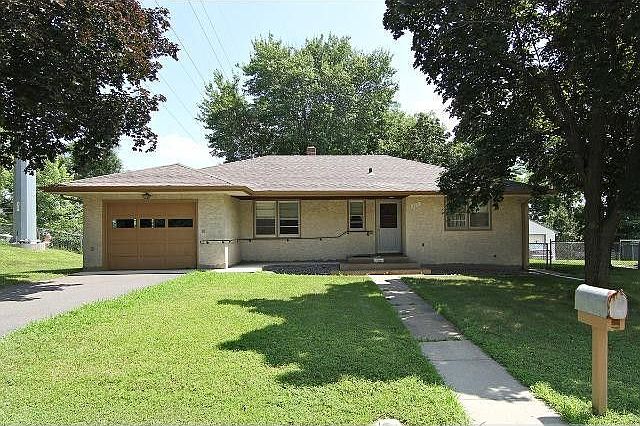 1st image of 815 9th Ave S