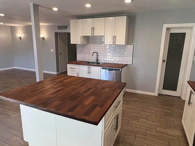 1115 E Whitton Ave — Photo 2