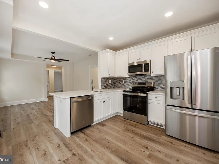 325 W Barnard St W — Photo 25
