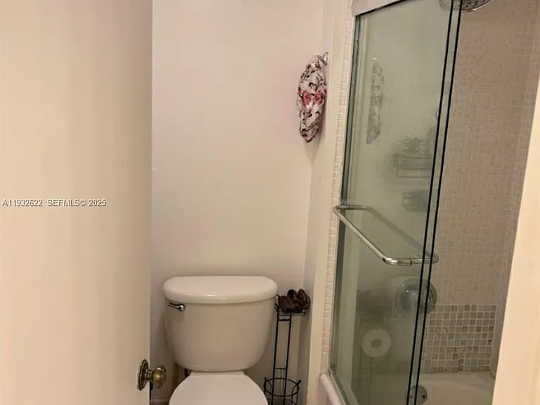 341 Lakeview Dr — Photo 5