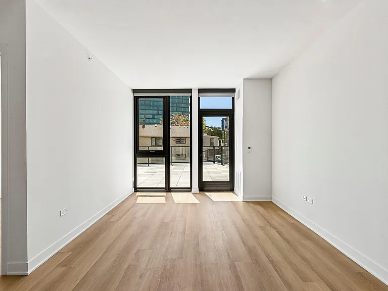 1100-15 W Grand Ave #517 — Photo 4