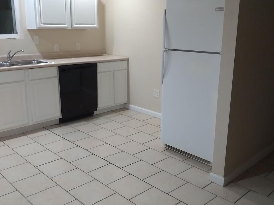 1st image of 606 W College St