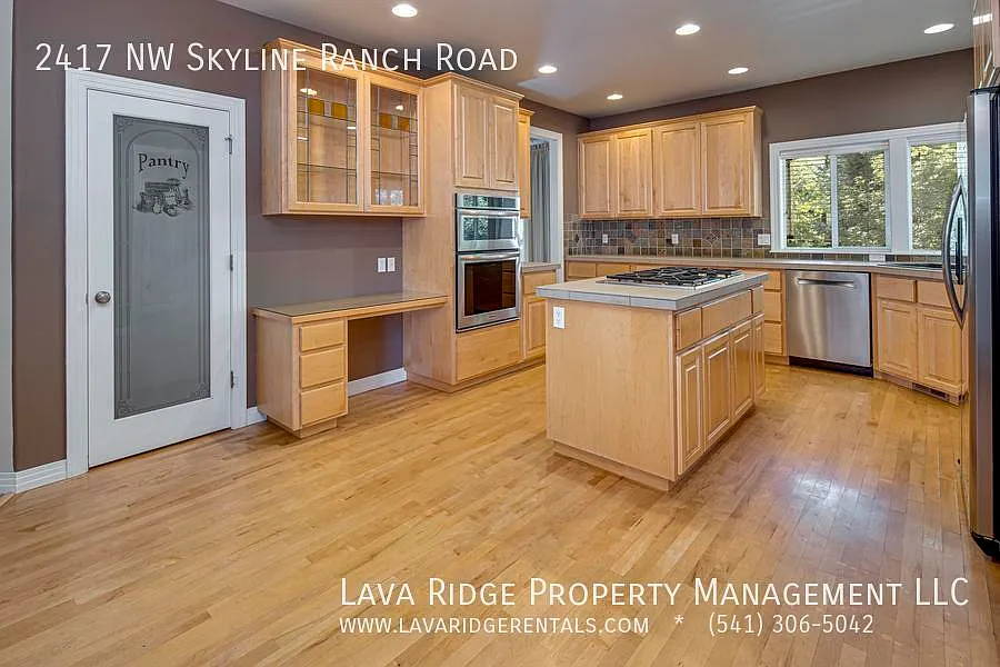 3 bed, 2.5 bath, 3010 sqft, $4,150 — Photo 2