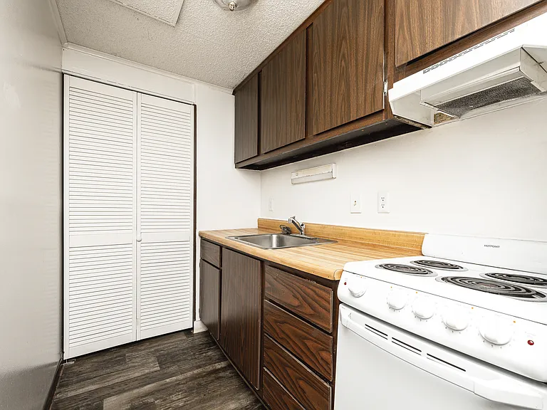 Camellia Court Apartments — Photo 33