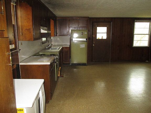 5th image of 186 Arnett Blvd