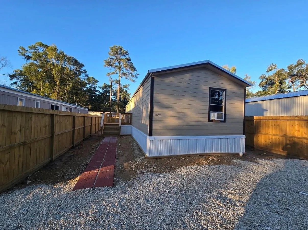 3 bed, $1,300 — Photo 1