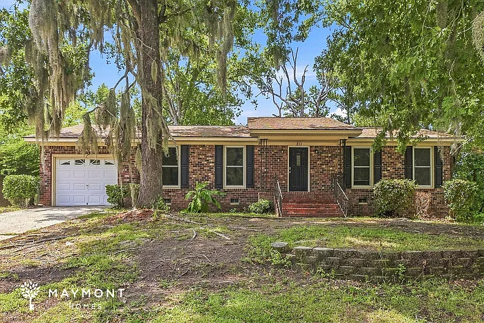 211 Kent Ct — Photo 1