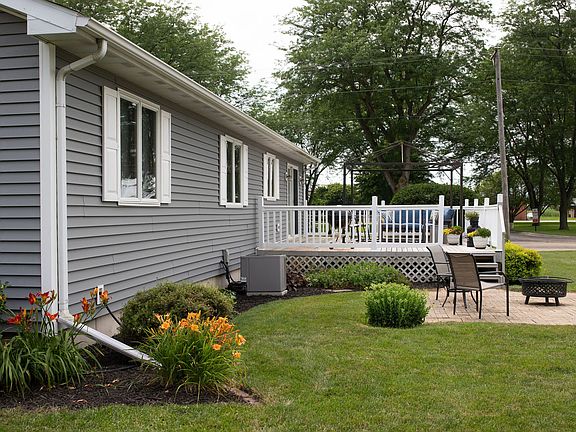 3rd image of 402 Kilmer St