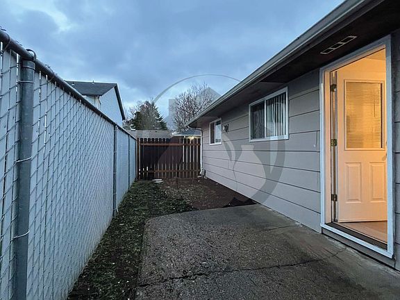 3rd image of 1548 Park Ave NE #1548