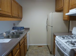 50 Forest Ln, Cary, IL 60013