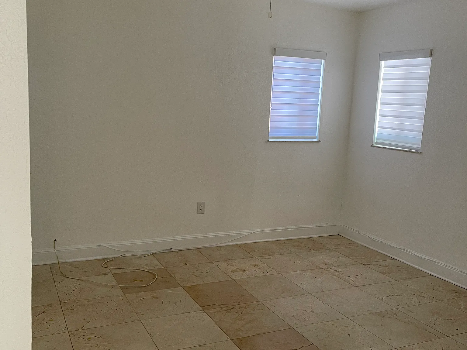 941 E 33rd Street — Photo 3