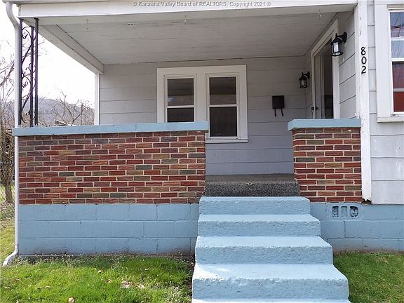 5th image of 802 E Riverview Dr