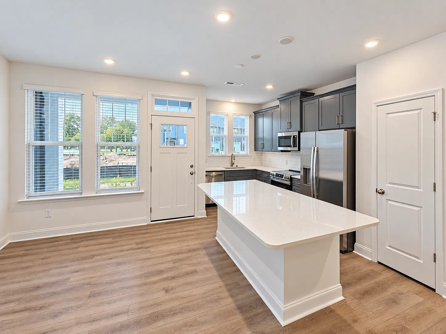 3 bed, 2.5 bath, 1602 sqft, $1,975 — Photo 4