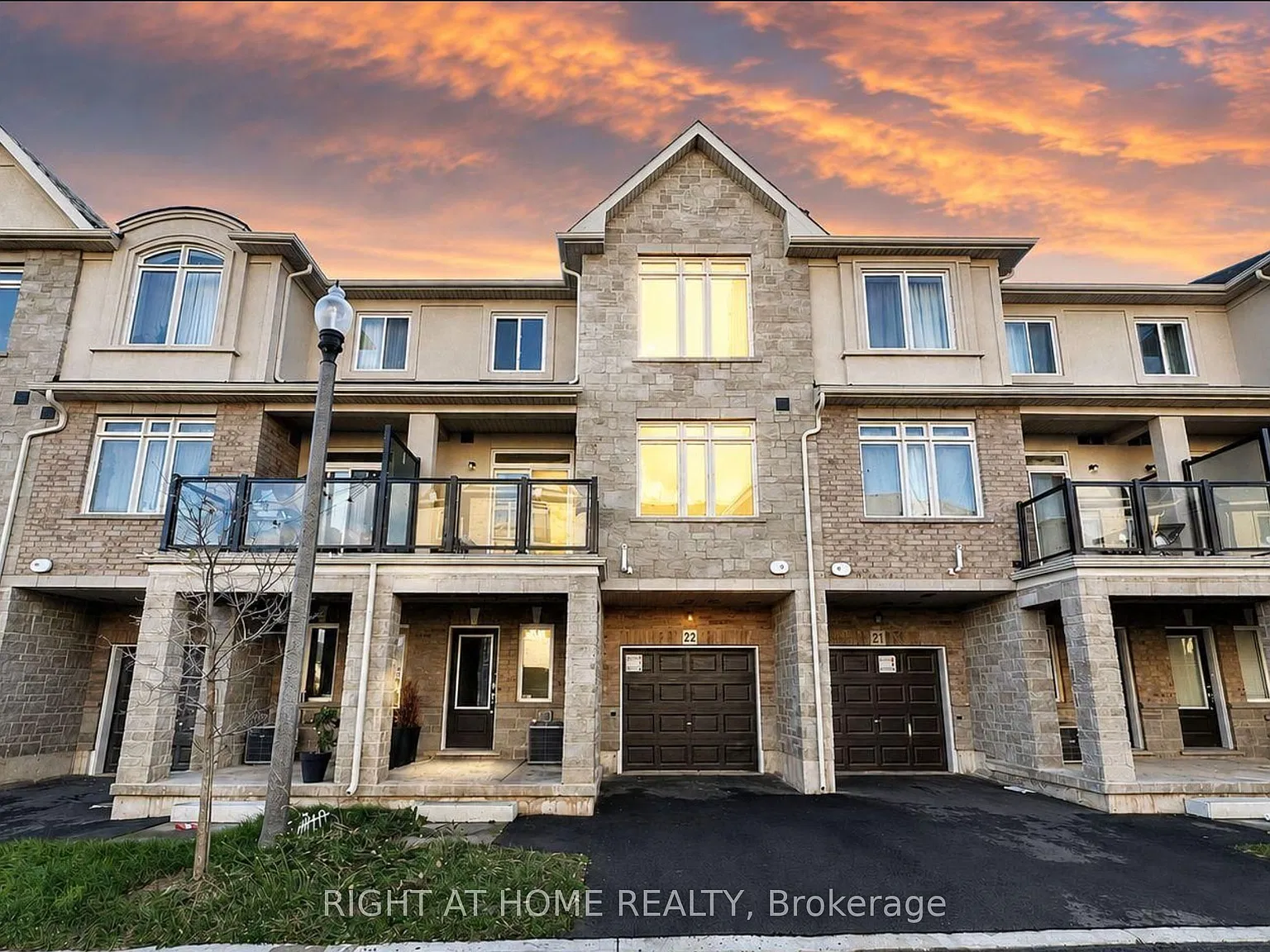 3 bed, $2,700 — Photo 1