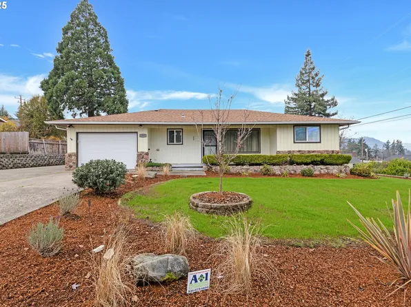 1010 W Luellen Dr, Roseburg, OR 97471