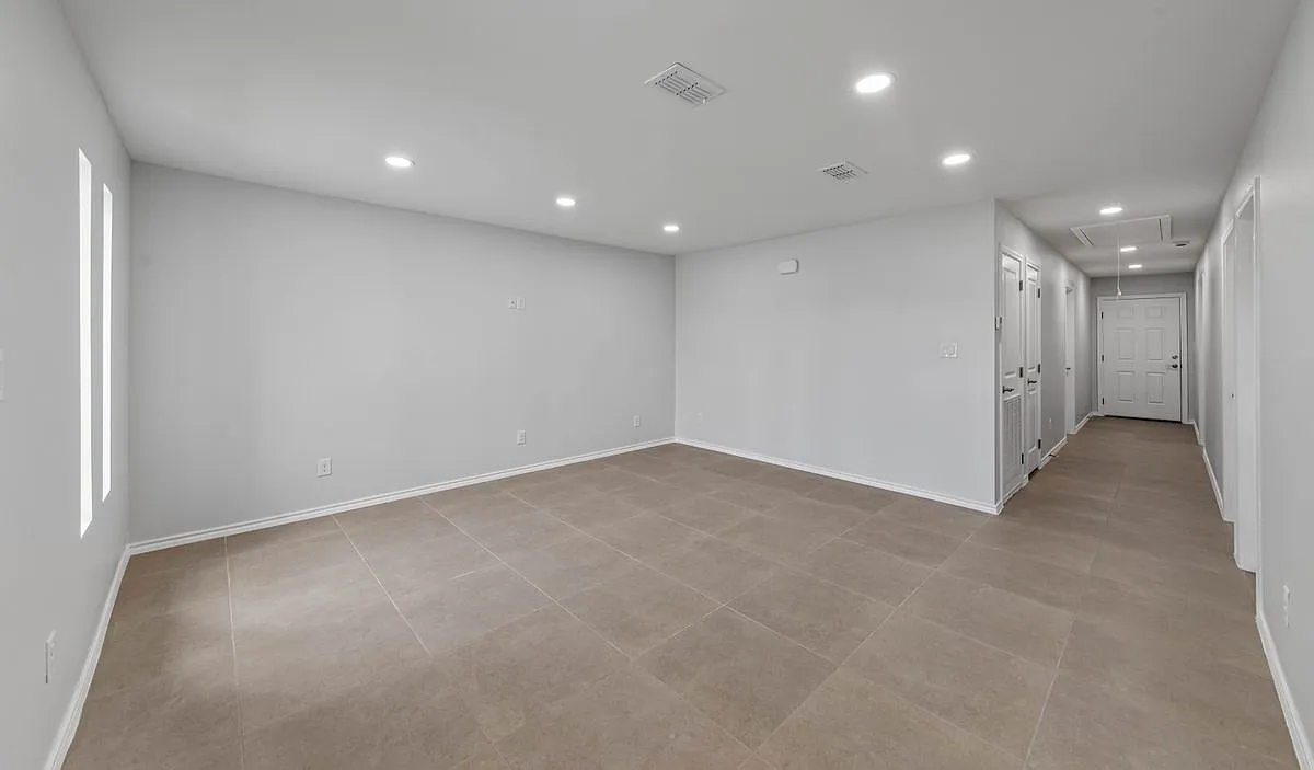 3 bed, 2.0 bath, 1158 sqft, $2,000 — Photo 3