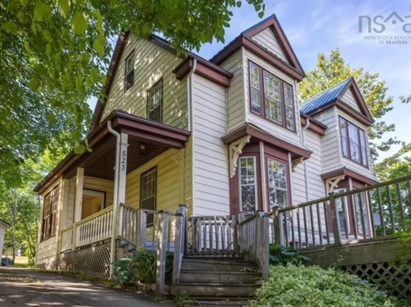523 Chebucto St, Baddeck, NS B0E 1B0