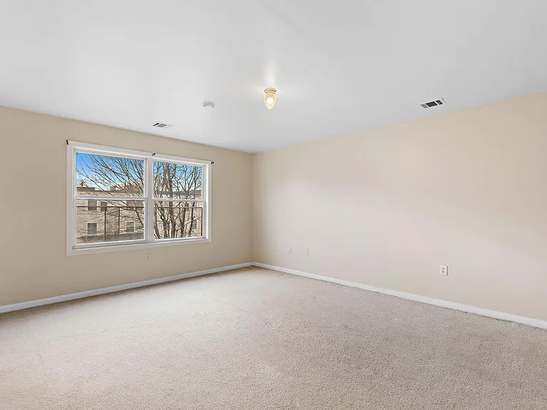 16 Manning Ave #2 — Photo 5