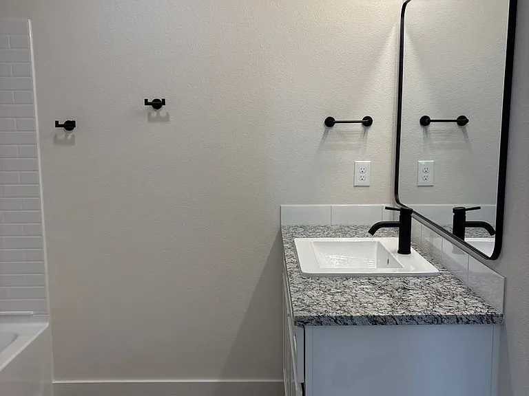 2132 Langford Ave — Photo 5
