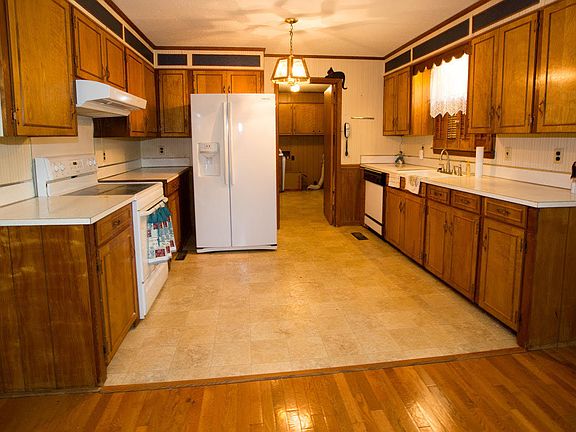 5th image of 255 Hillhurst Dr