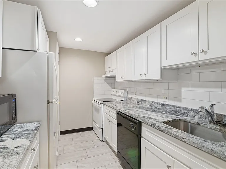 21 Linden St #212 — Photo 12